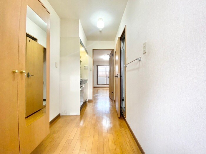 物件内観写真16　(廊下)