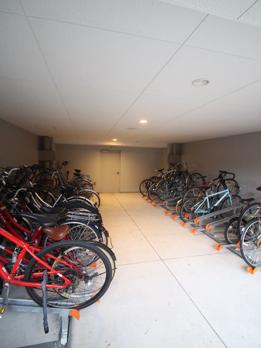 物件外観写真4　(駐輪場)