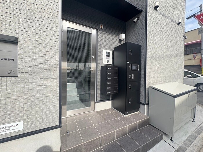 物件外観写真3　(エントランス部分)