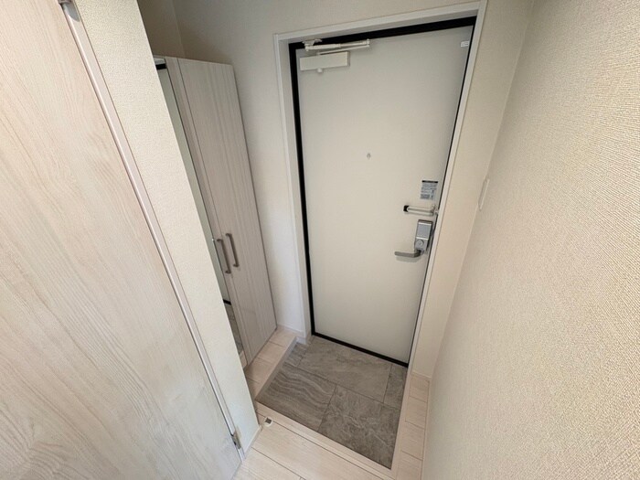 物件内観写真10　(玄関)