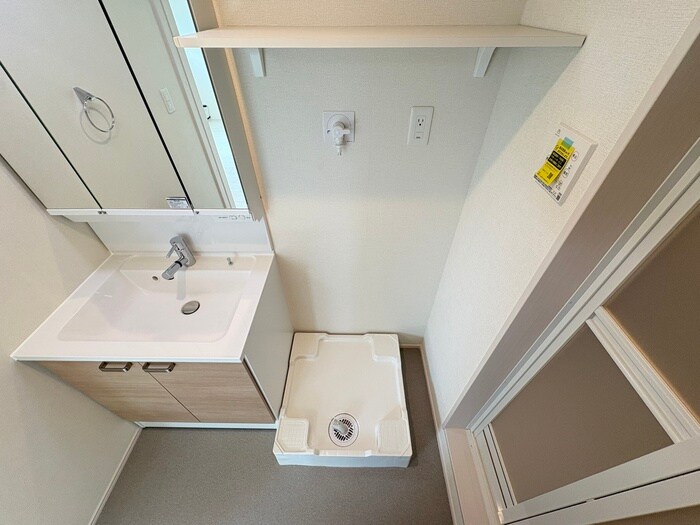 物件内観写真16　(洗濯機置場)