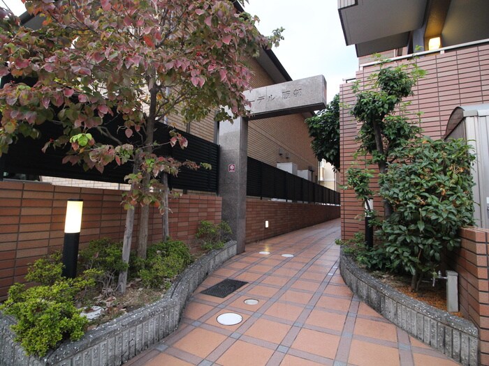 物件外観写真3　(エントランス部分)