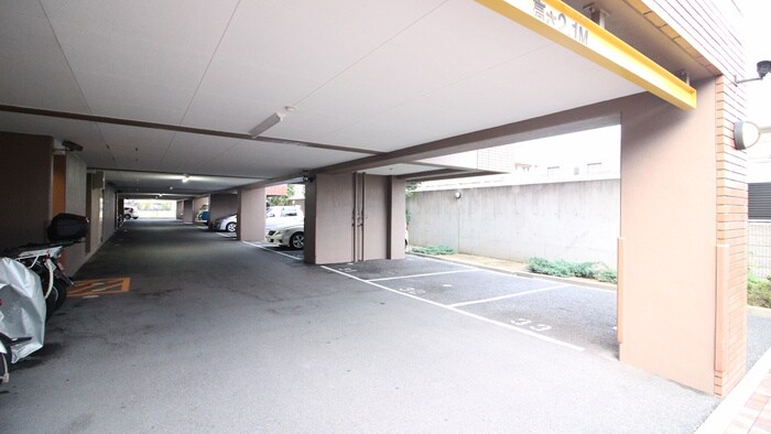 物件外観写真4　(駐車場)