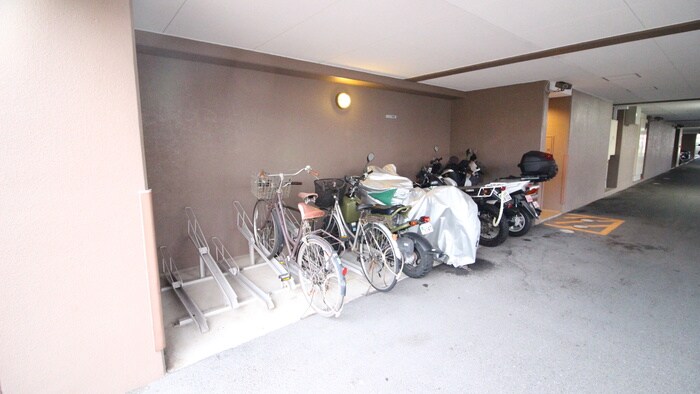 物件外観写真6　(駐輪場)