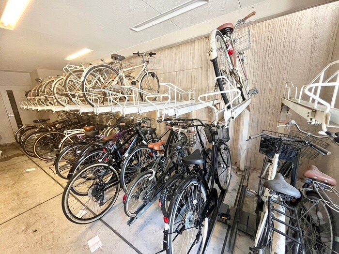 物件外観写真3　(駐輪場)