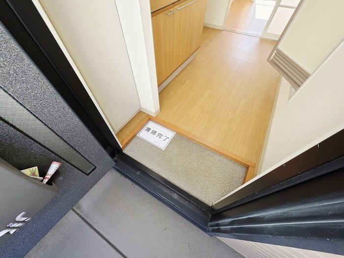 物件内観写真14　(玄関)