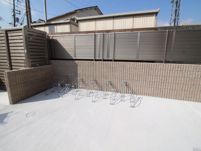 物件外観写真6　(駐輪場)
