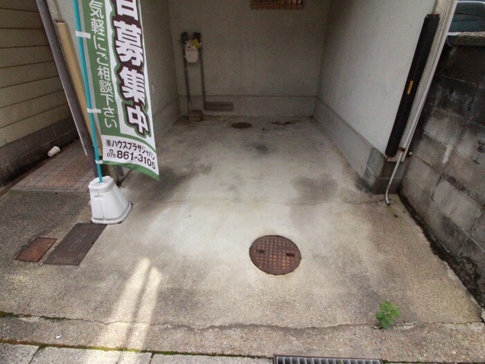 物件外観写真2　(駐車場)