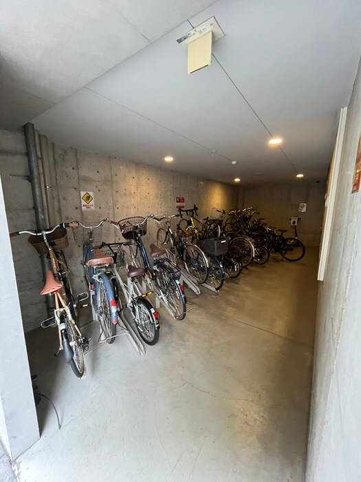 物件外観写真6　(駐輪場)