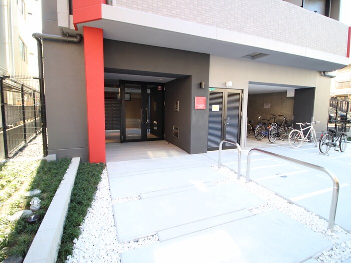 物件外観写真3　(エントランス部分)