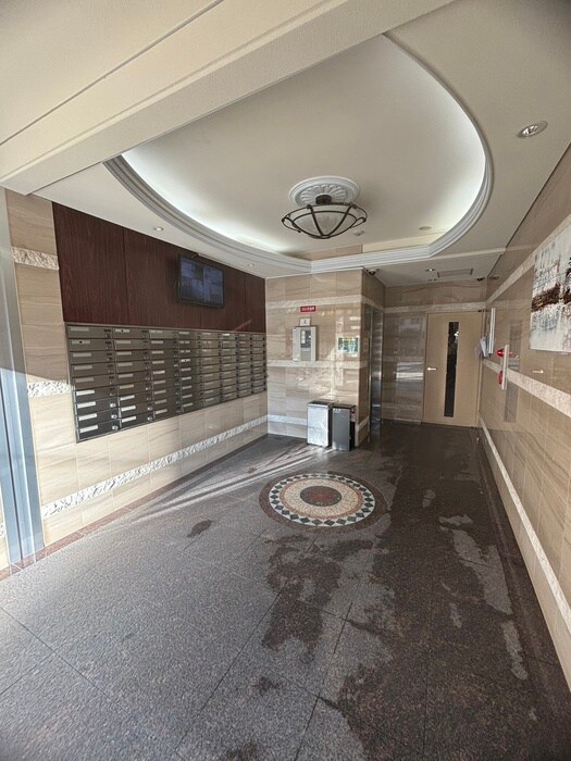 物件外観写真4　(エントランス部分)