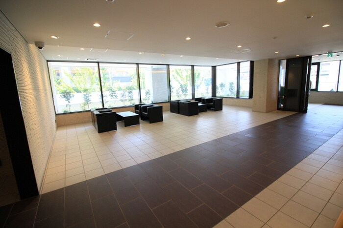 物件外観写真5　(エントランス部分)