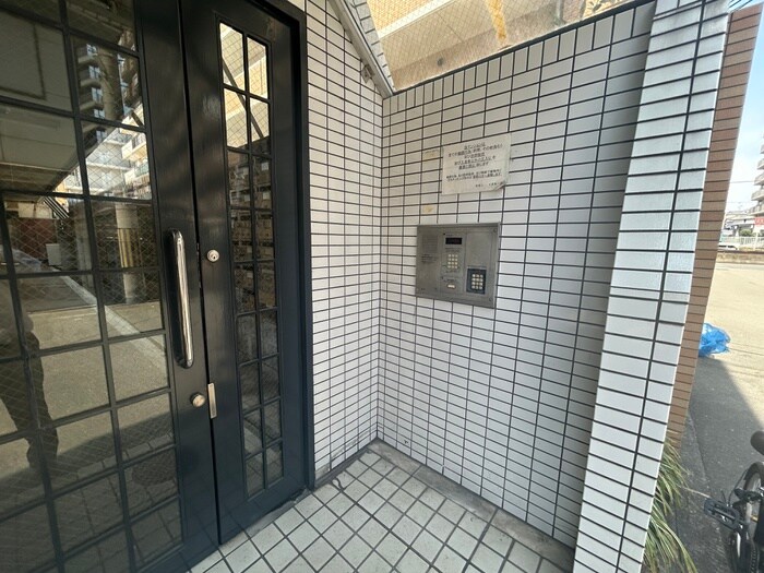 物件外観写真5　(エントランス部分)