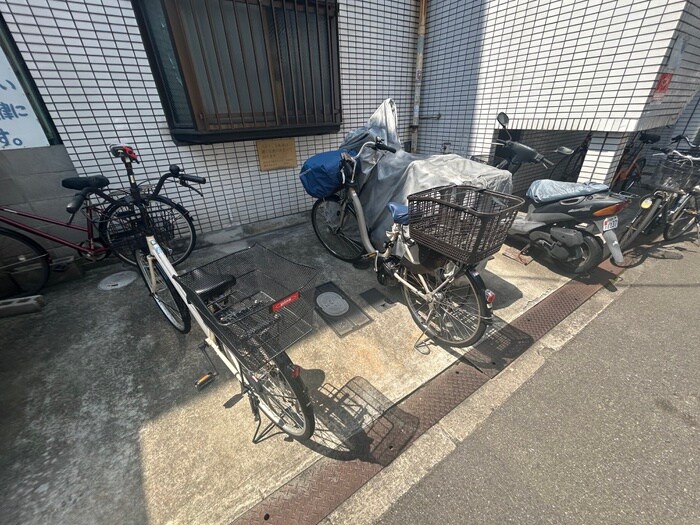 物件外観写真6　(駐輪場)