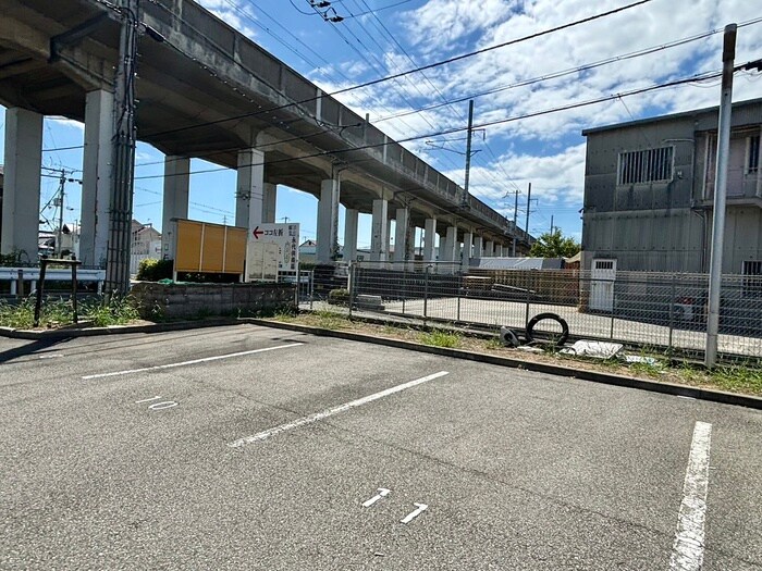 物件外観写真5　(駐車場)