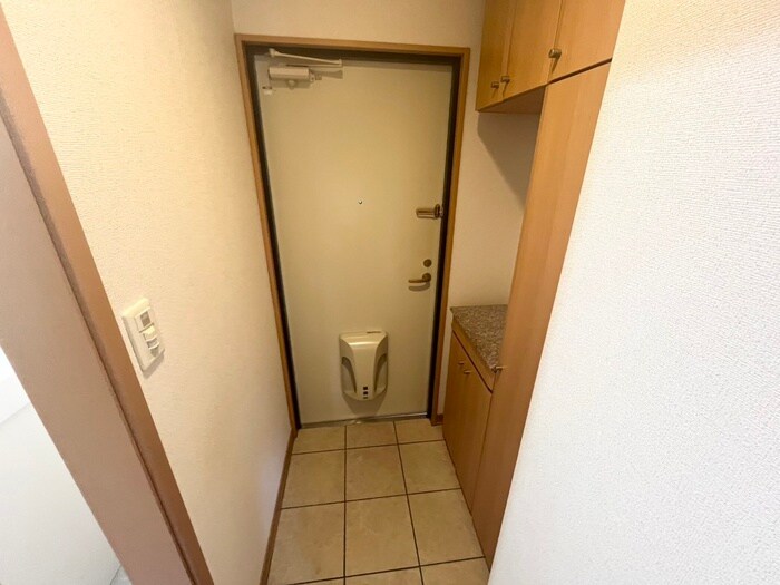 物件内観写真7　(玄関)
