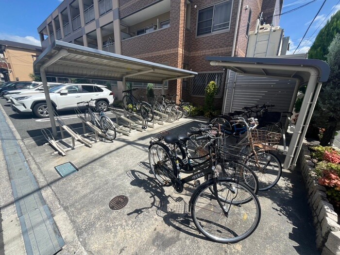 物件外観写真3　(駐輪場)