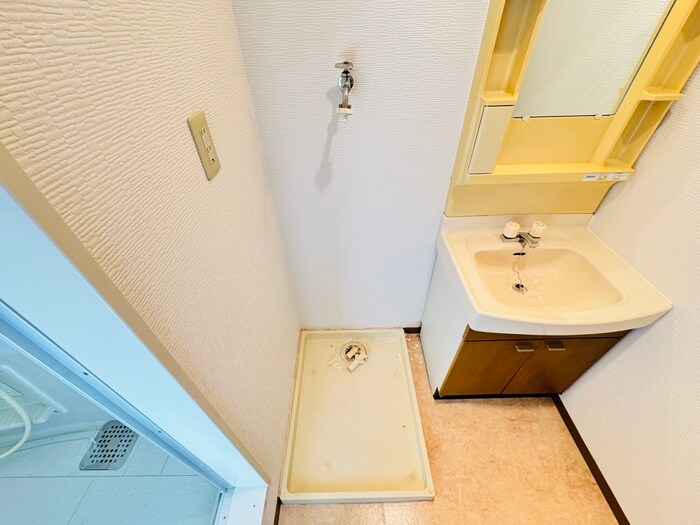 物件内観写真18　(洗濯機置場)