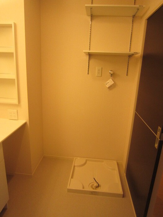 物件内観写真7　(洗濯機置場)