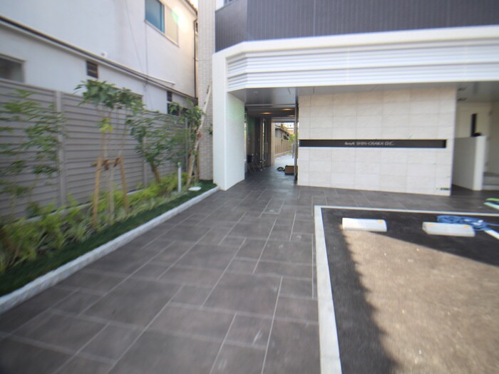 物件外観写真2　(エントランス部分)