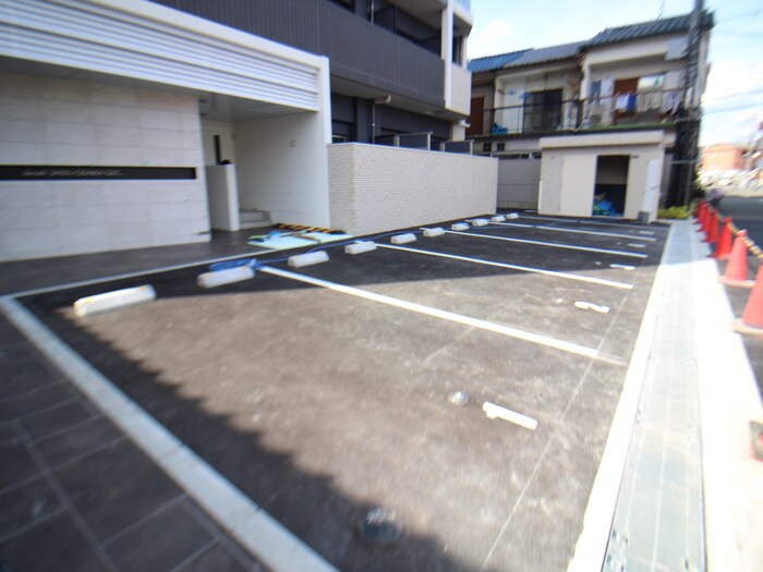 物件外観写真6　(駐車場)