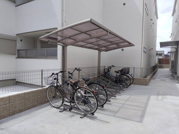 物件外観写真4　(駐輪場)