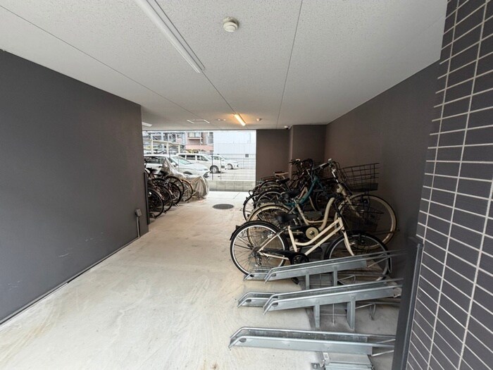 物件外観写真5　(駐輪場)