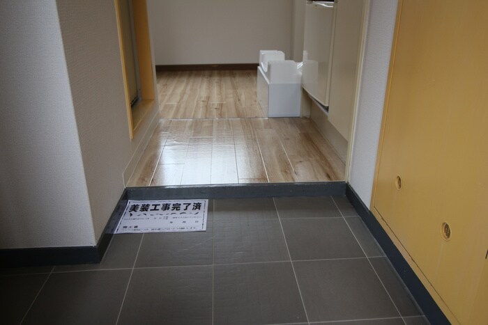 物件内観写真7　(玄関)