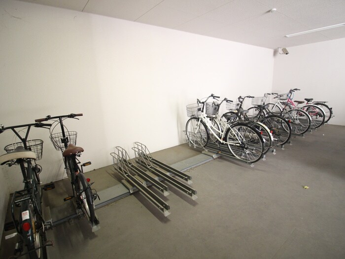 物件外観写真4　(駐輪場)