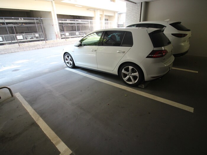 物件外観写真5　(駐車場)