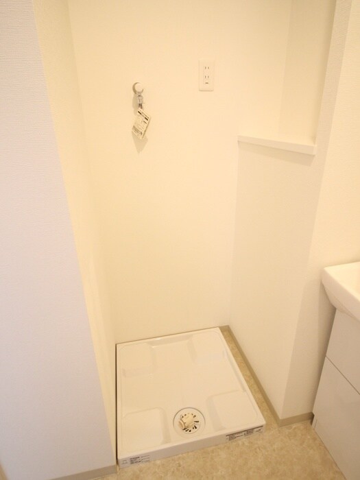 物件内観写真10　(洗濯機置場)