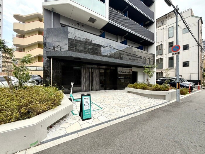 物件外観写真2　(エントランス部分)