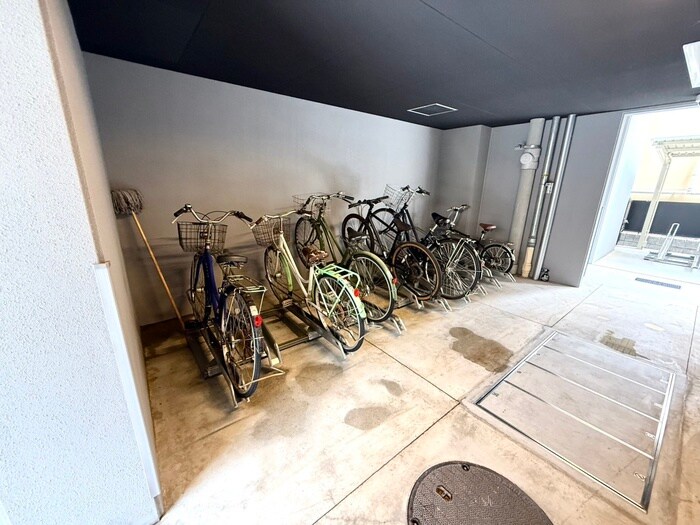 物件外観写真3　(駐輪場)
