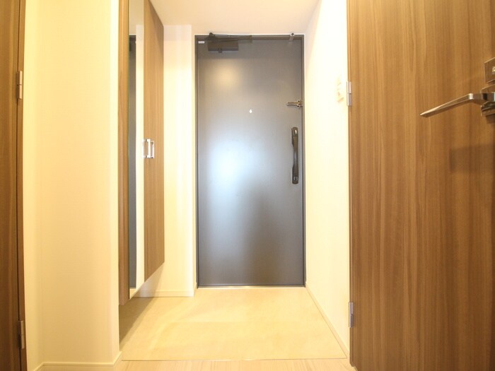 物件内観写真13　(玄関)