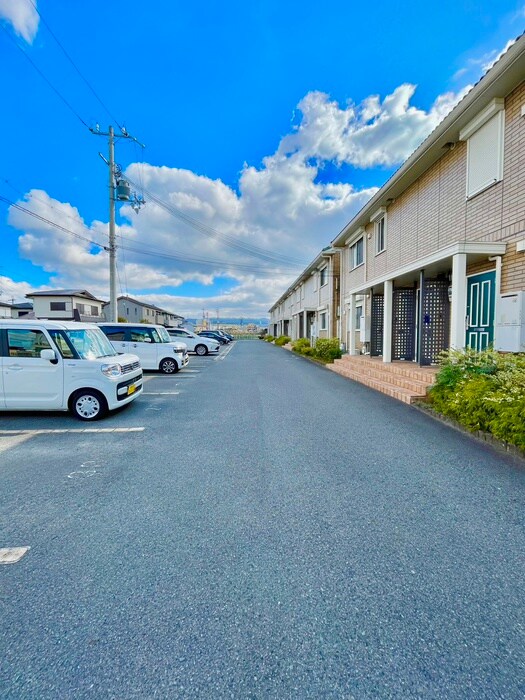 物件外観写真1　(駐車場)