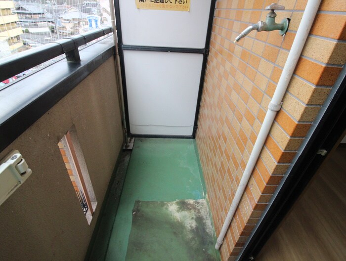 物件内観写真12　(洗濯機置場)