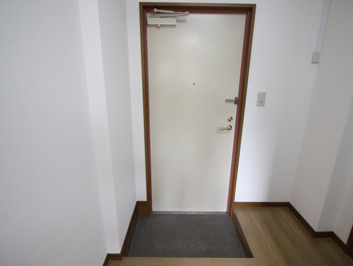 物件内観写真18　(玄関)