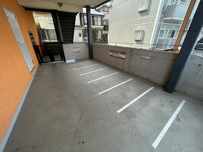 物件外観写真3　(駐輪場)