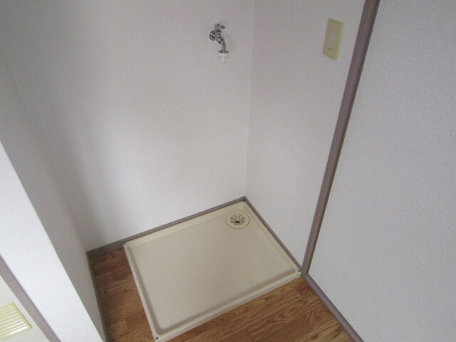 物件内観写真13　(洗濯機置場)