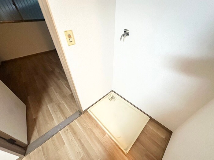 物件内観写真15　(洗濯機置場)