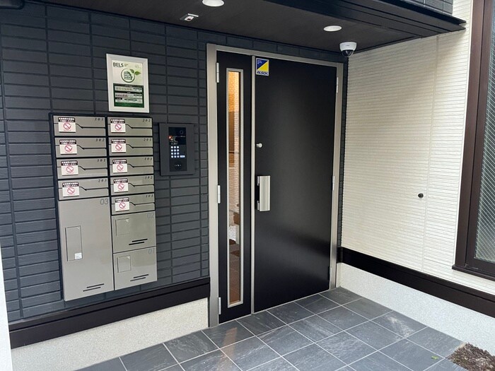 物件外観写真3　(エントランス部分)