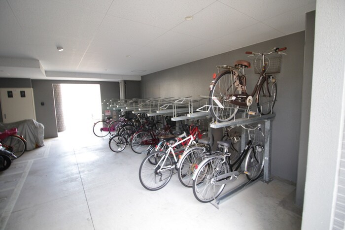 物件外観写真5　(駐輪場)