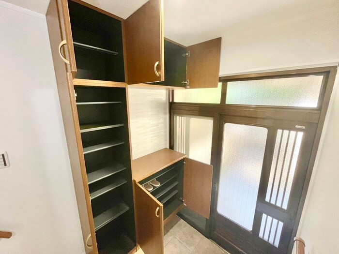 物件内観写真14　(玄関)