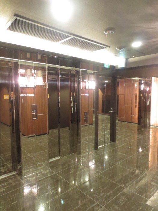 物件外観写真5　(エントランス部分)