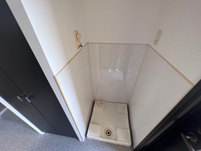 物件内観写真13　(洗濯機置場)