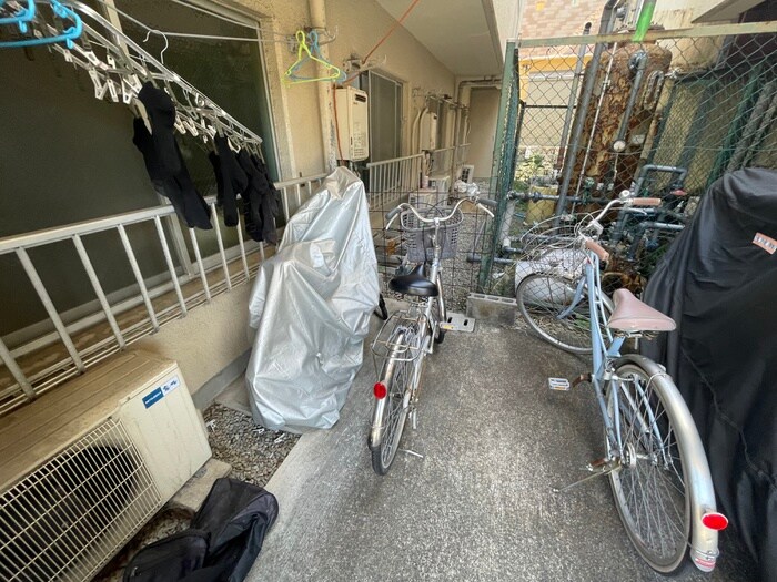 物件外観写真5　(駐輪場)