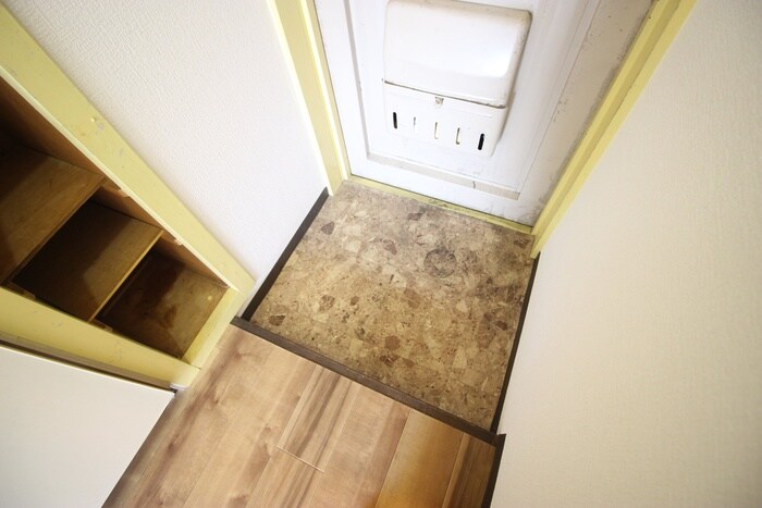 物件内観写真13　(玄関)
