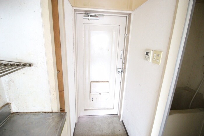 物件内観写真16　(玄関)