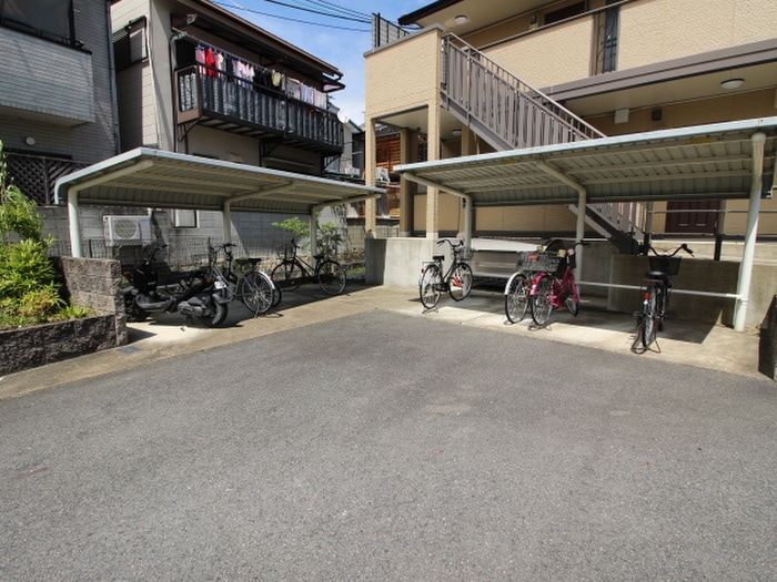 物件外観写真3　(駐輪場)