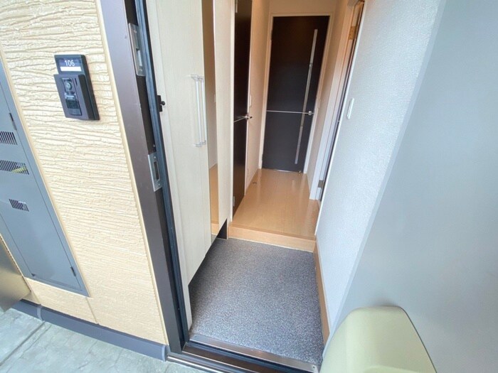物件内観写真18　(玄関)